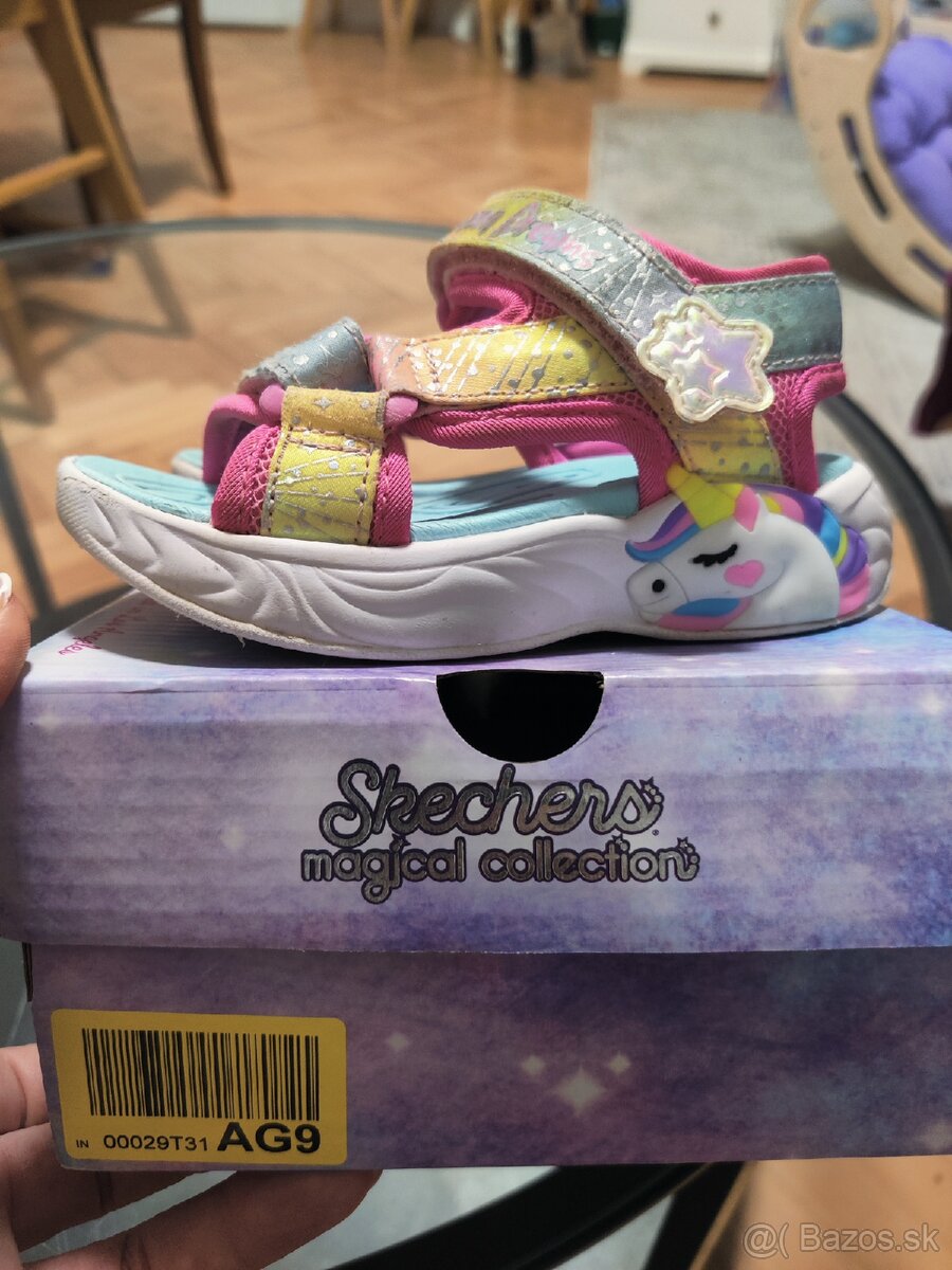 Skechers blikajuce sandale velkost 24