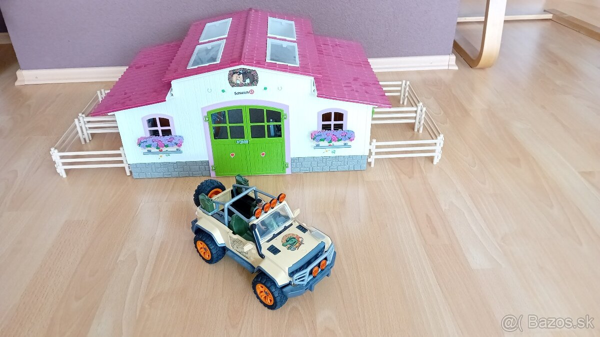 Schleich - stajňa+terénne auto