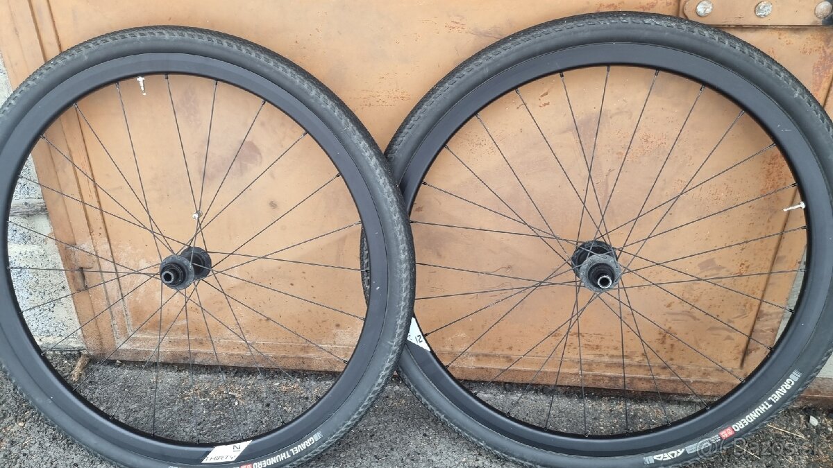 Gravel /road kolesa NOVATEC 30 Disc