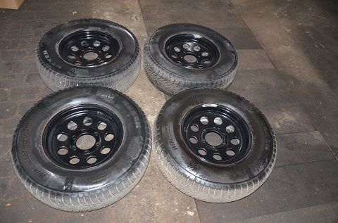 Zimné pneumatiky  235/75 R15