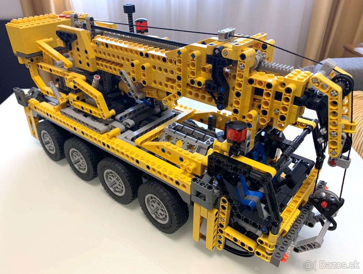 LEGO Technic 8421 Mobile Crane (2005)