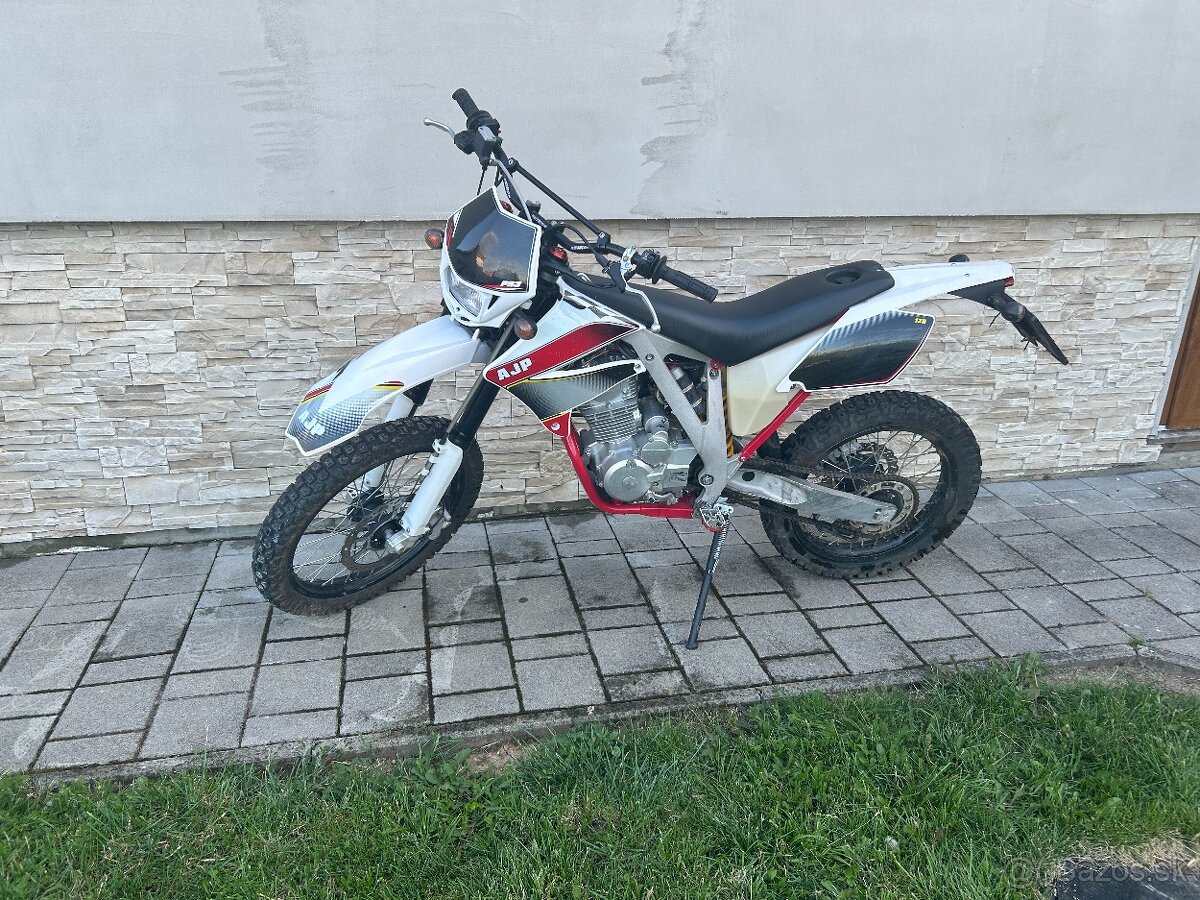 AJP PR3 125 Supermoto