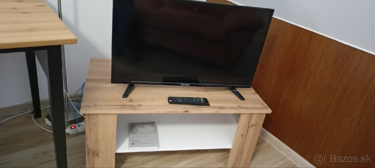 LCD TV aj so stolikom