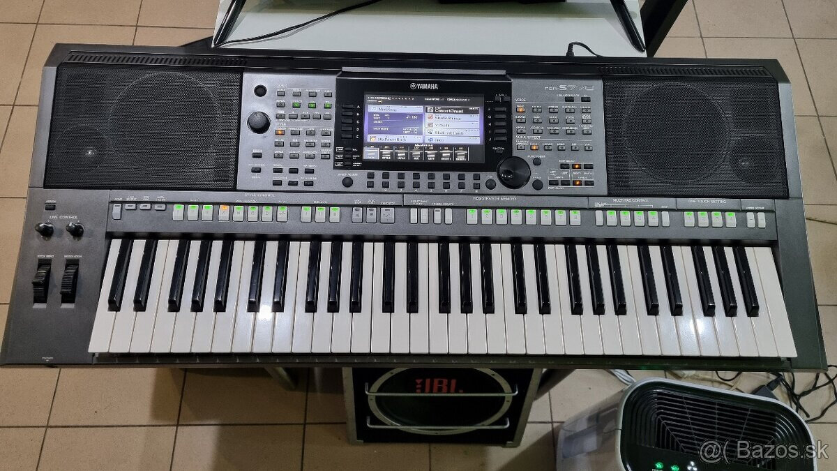 Yamaha PSR S770