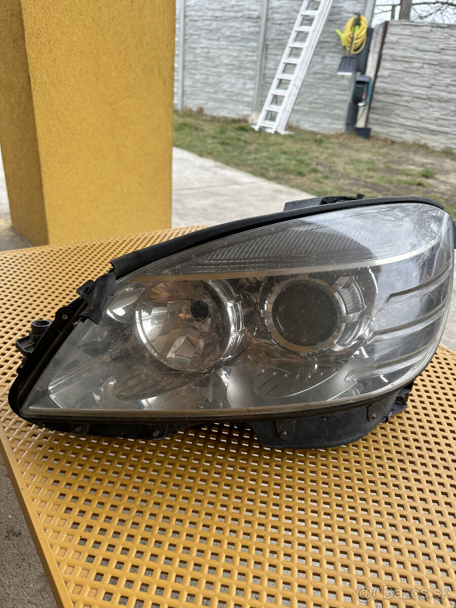 Predam lave predne halogenove svetlo Mercedes Benz C W204