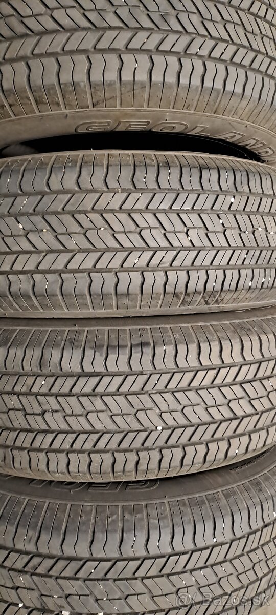 Predám 4ks jazdené letné 215/70r16-100H Yokohama