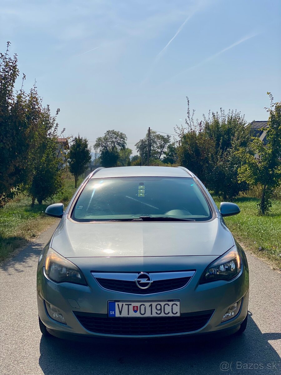 Opel Astra J 2012