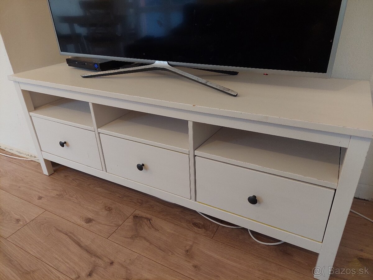 Ikea Hemnes skrinka pod TV