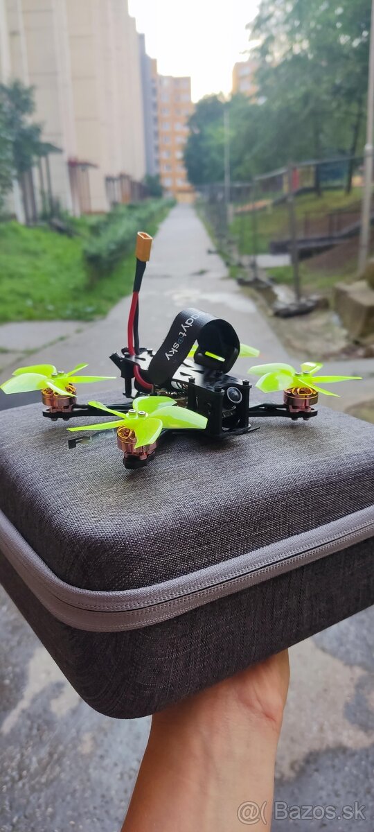 Dron FPV 2.5 inch Analog 400mw + baterka