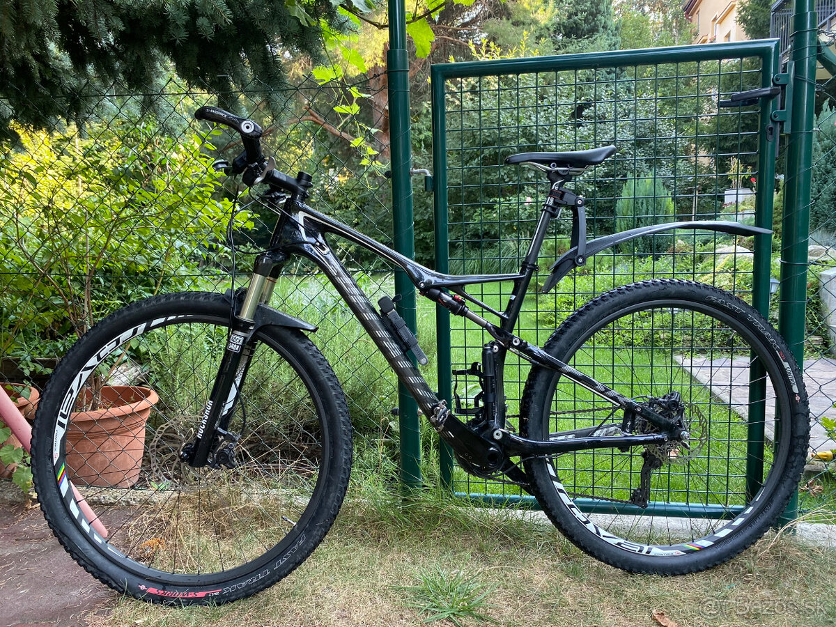 Celoodpružený karbónový bicykel Specialized EPIC .Veľkosť L