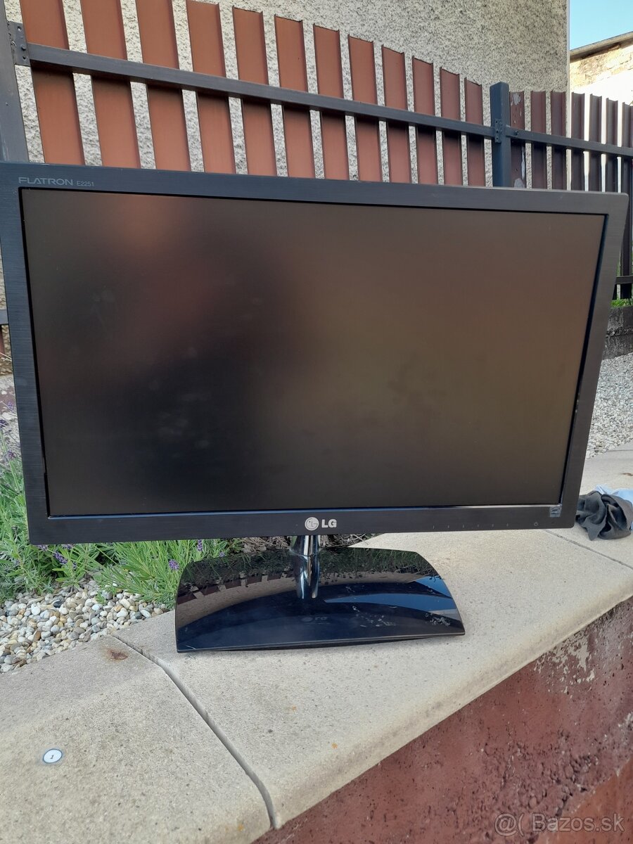 Predam monitor LG 22" E2251