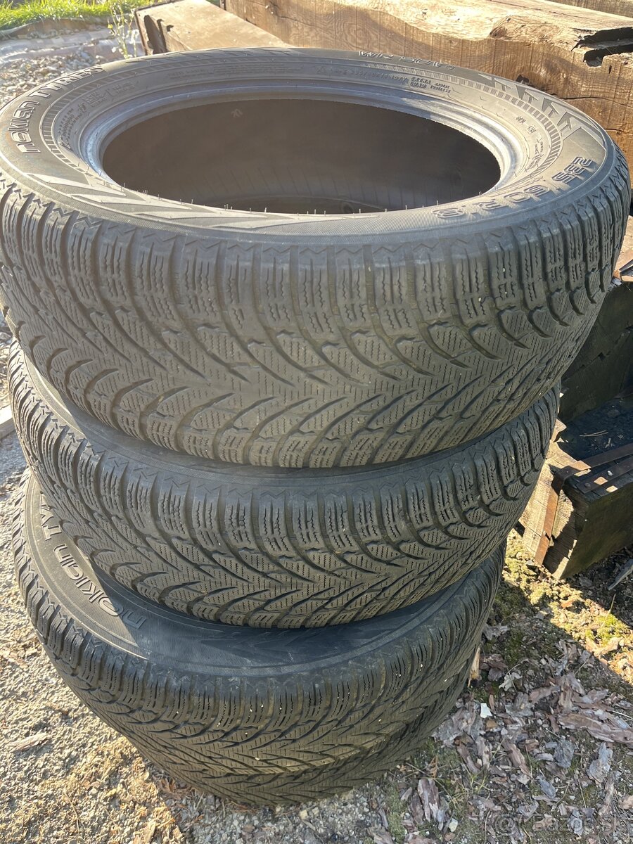 Predám zimné pneu 235/60/R18 NOKIAN TYRES