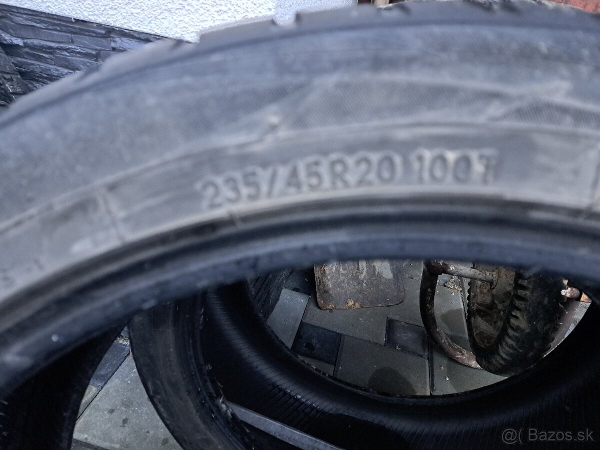 Pneu mercedes 235/45R 20 ...255/40R20 zimne