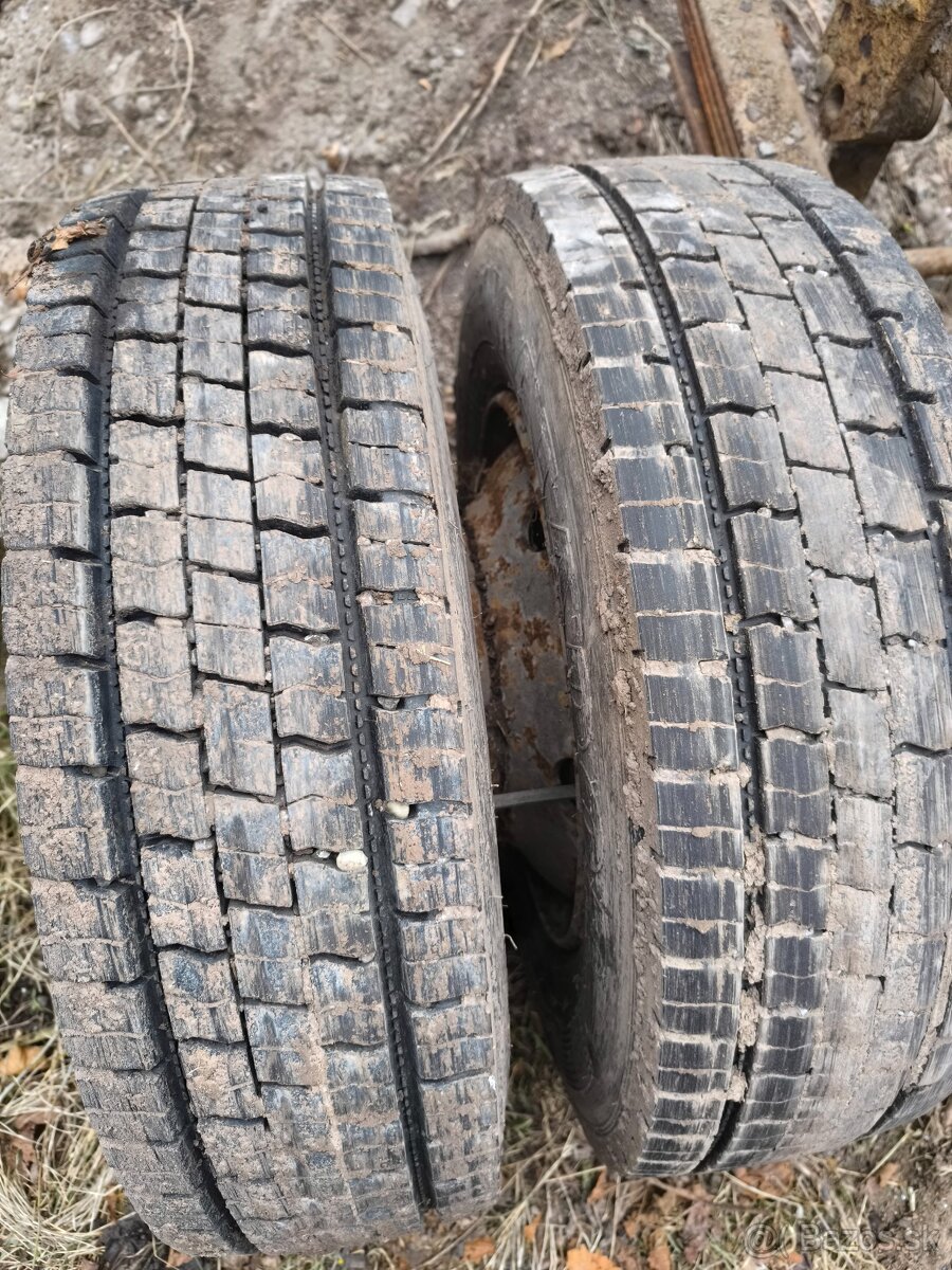 Pneu 225/75 R 17.5