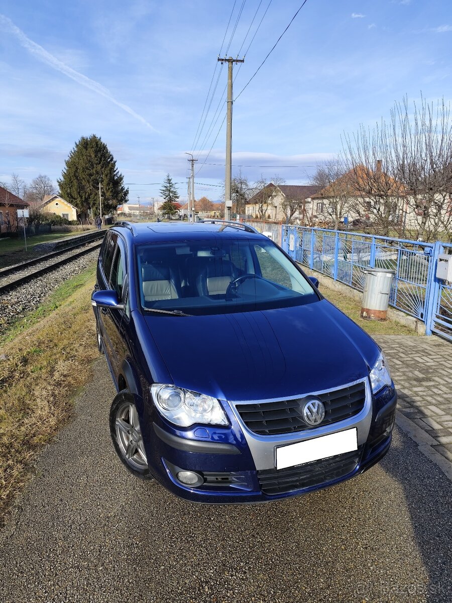 VW Touran Cross 2.0 automat    NOVÁ STK