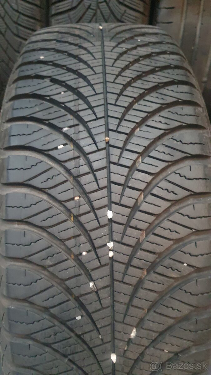 205/60 R16 92V Goodyear Vector 4 Season