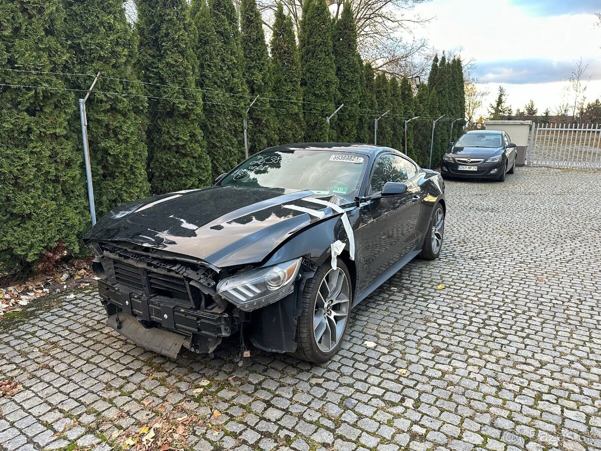 Mustang 2016 PREMIUM 2.3 ecoboost manual kurze navi TOP