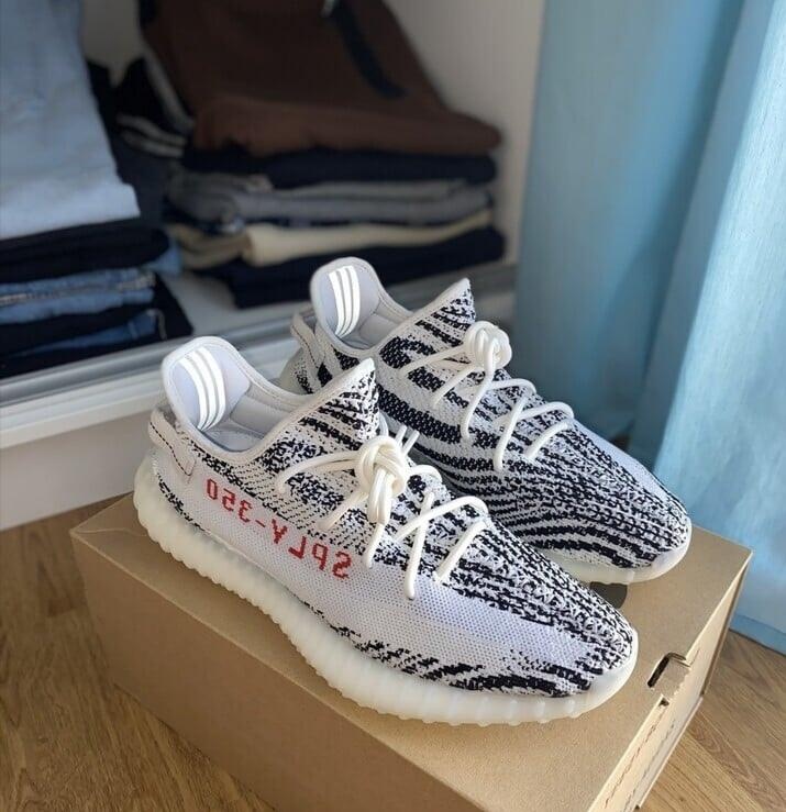 Yeezy zebra 350 v2