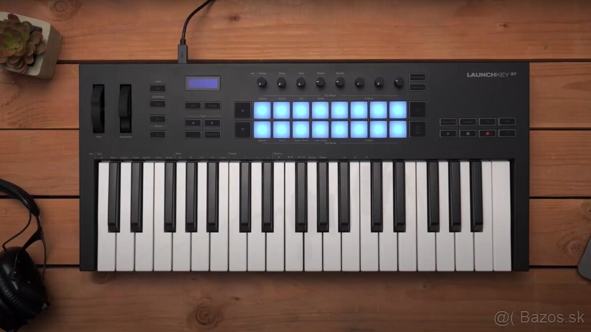 Novation Launchkey 37 MK3 MIDI keyboard