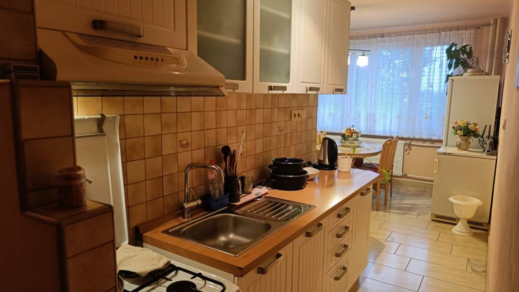 Na predaj 3-izbový byt na sídlisku F. (76m² + pivnica)