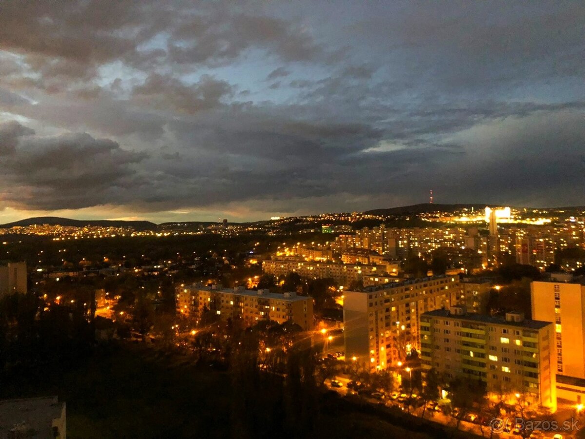 NA PRENÁJOM ZARIADENÝ, VEĽKÝ 3I BYT S PARKOVANÍM - VIENNA GA