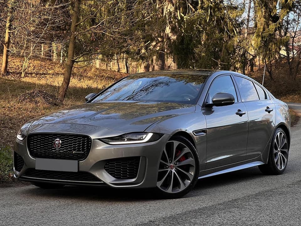 Jaguar XE 2.0D I4 R-Dynamic HSE AT