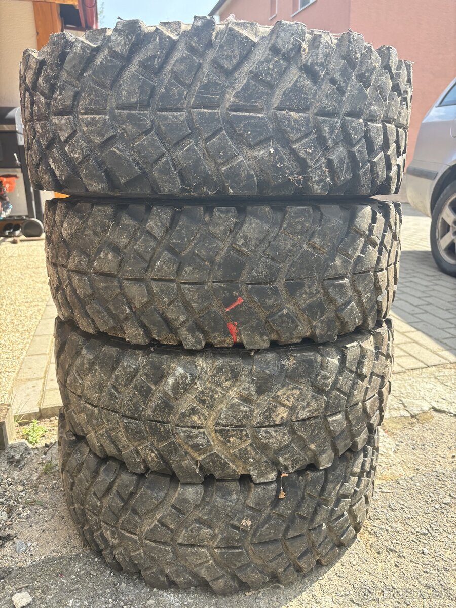 Pneu Sahara 205/70 r15