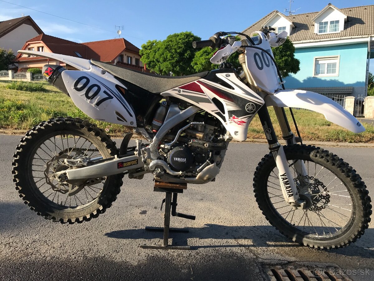 Yamaha YZF250(Americká verzia, biela, možný zberateľský kus)