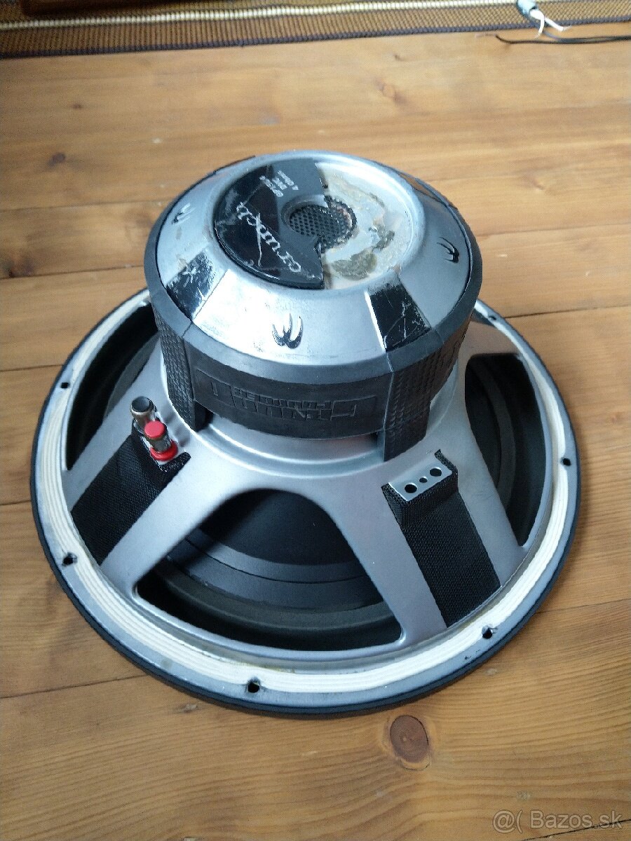 predam 15" subwoofer CRUNCH GP15D4