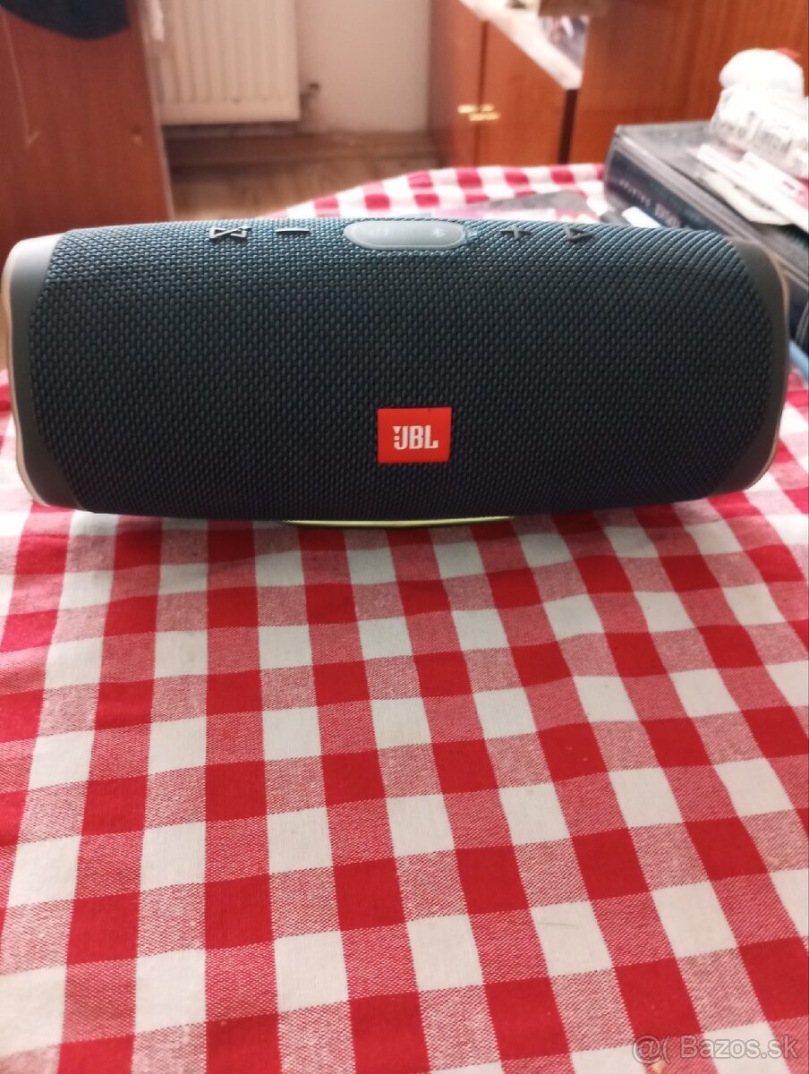 JBL Charge 4