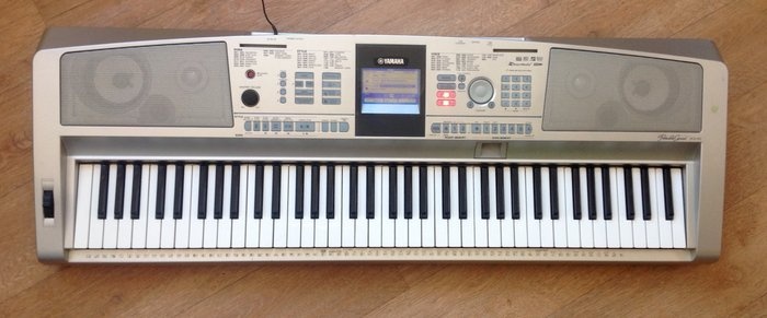 YAMAHA DGX 305