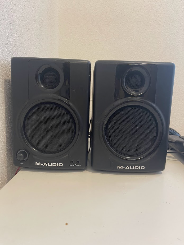 M-Audio AV 30