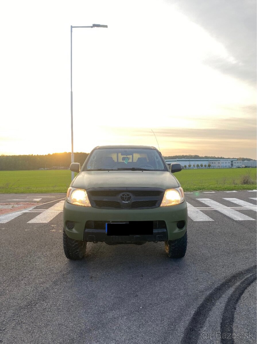 TOYOTA HILUX 2.5L