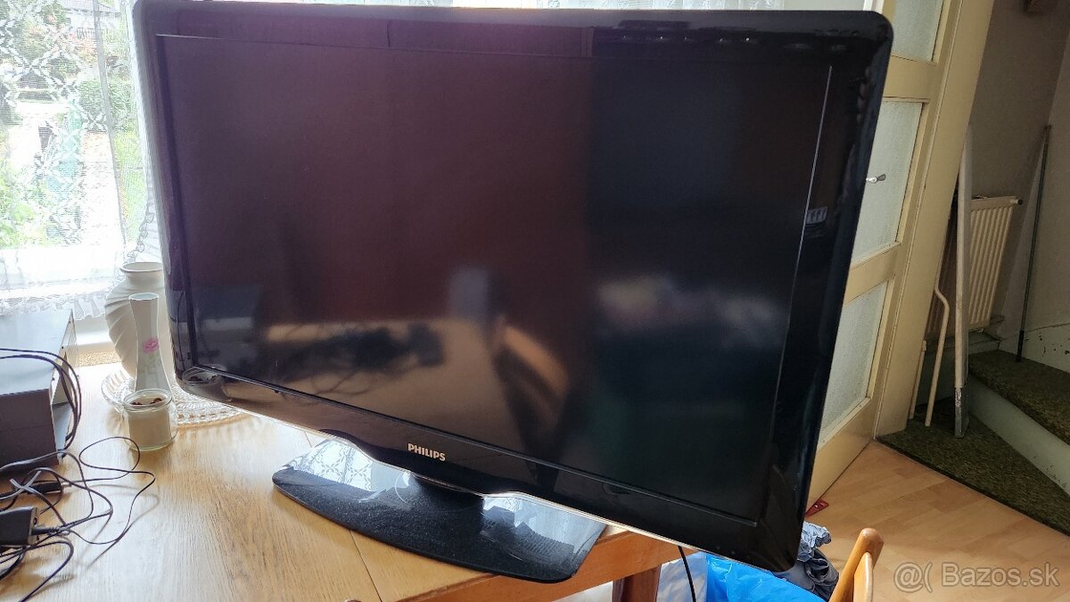 LCD TV Philips 37" + Set -Top box + anténa