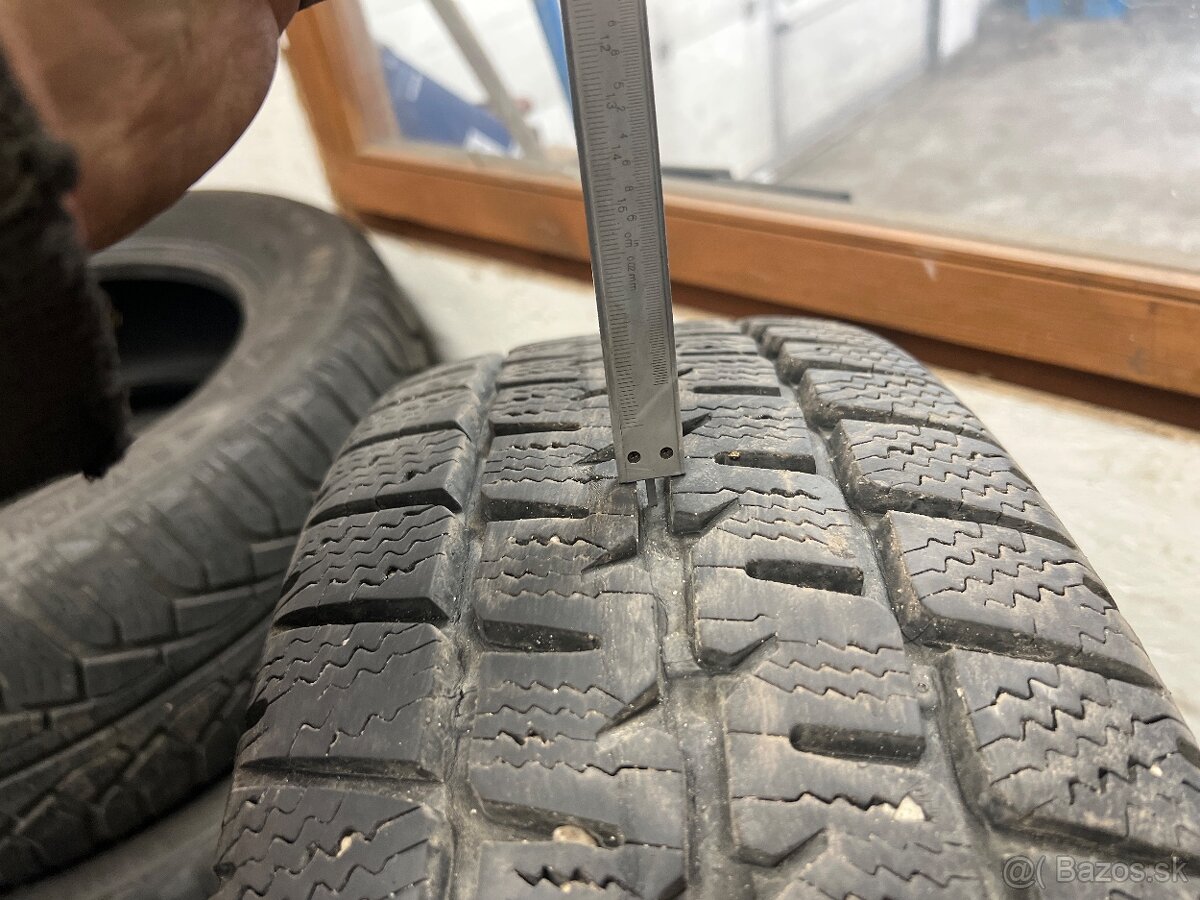 Predám zimné pneu Matador sibir snow Van 215/ 70 R15c