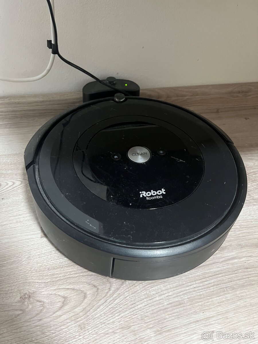 Roboticky vysavač i robot roomba