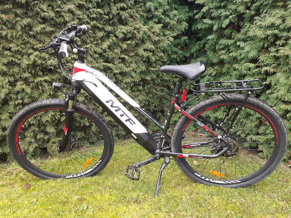 Krosový elektrobicykel Cross 4.4 W(17)