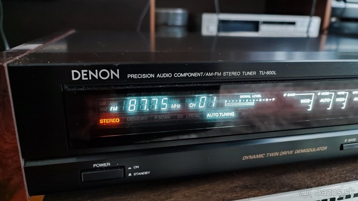 Denon TU-800L Top stav.