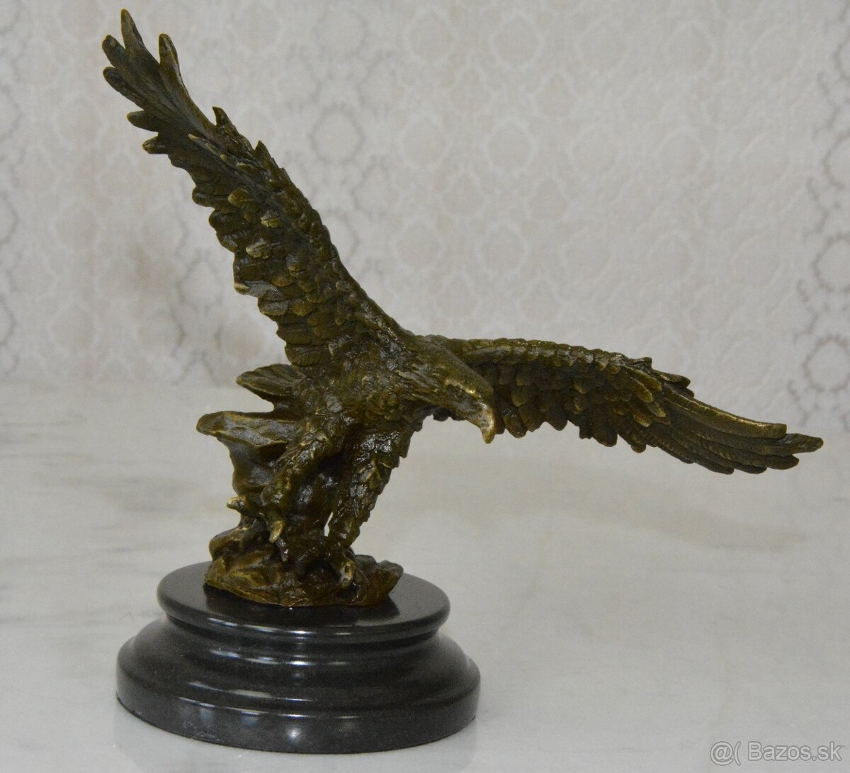 Bronzová socha - Orel v letu na mramoru