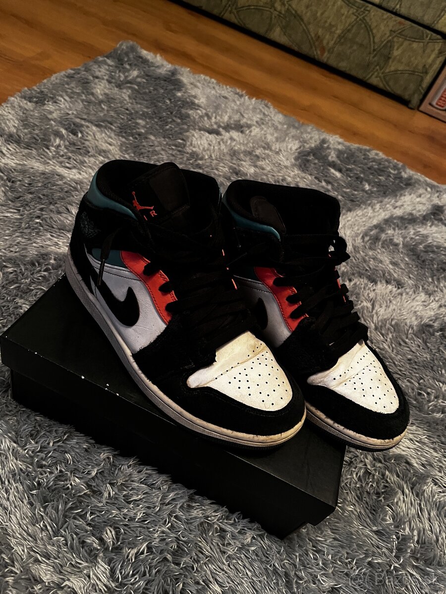 Jordan 1 mid