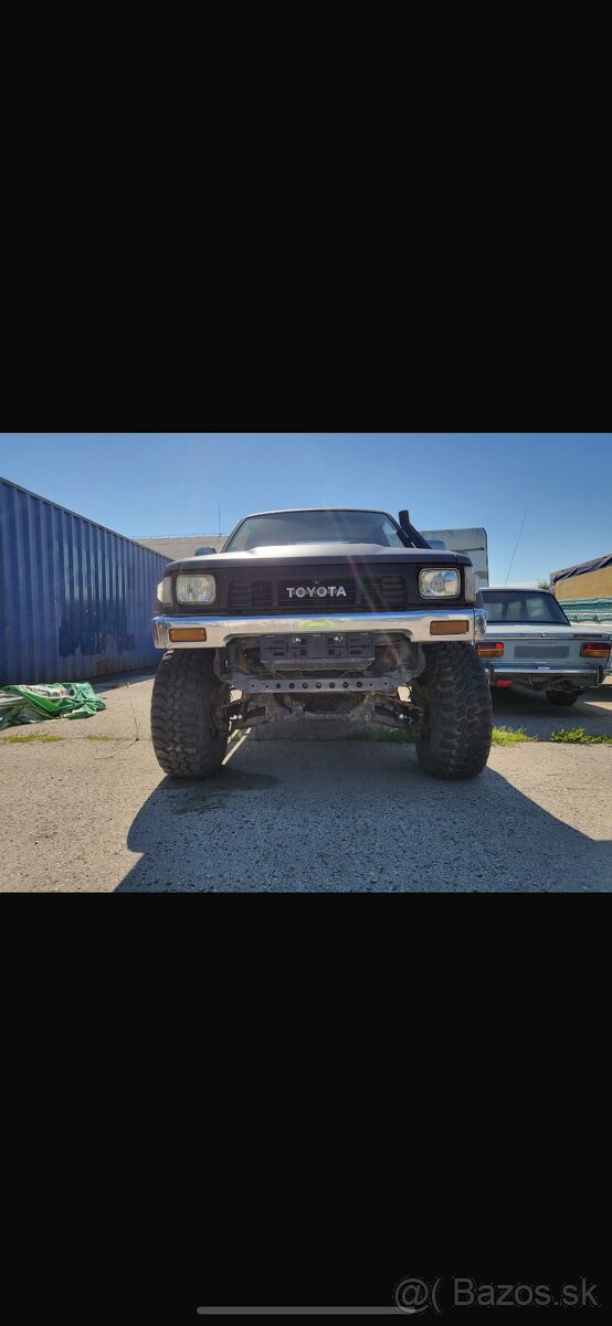 TOYOTA HILUX V6