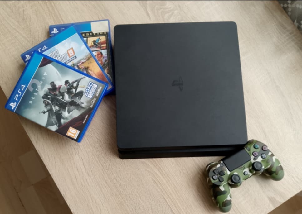 Playstation 4 slim