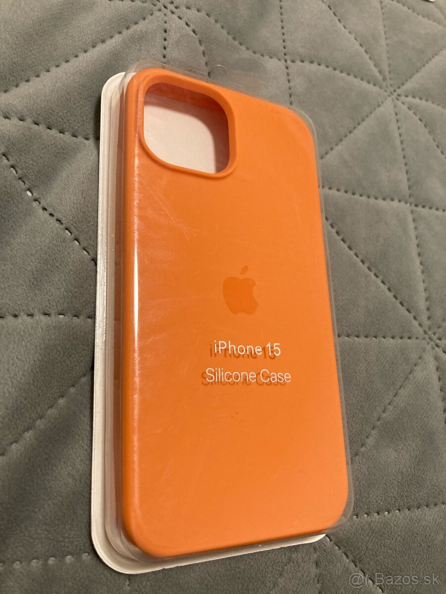 Oranžový kryt na iPhone 15