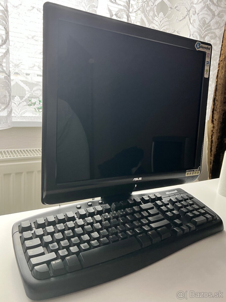 Monitor LCD, klávesnica, pc myš