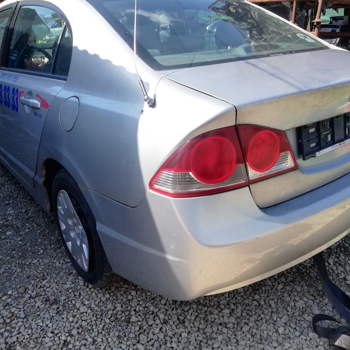 Predám kufor nárazník Dvere Sklo Honda Civic 8g sedan 2006