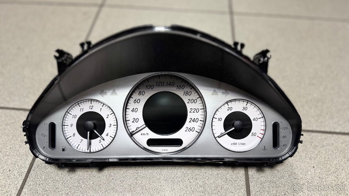 Mercedes W211 tachometer-budíky