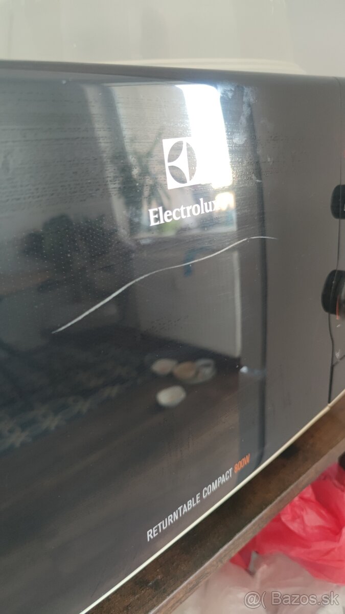 Mikrovlnka Electrolux