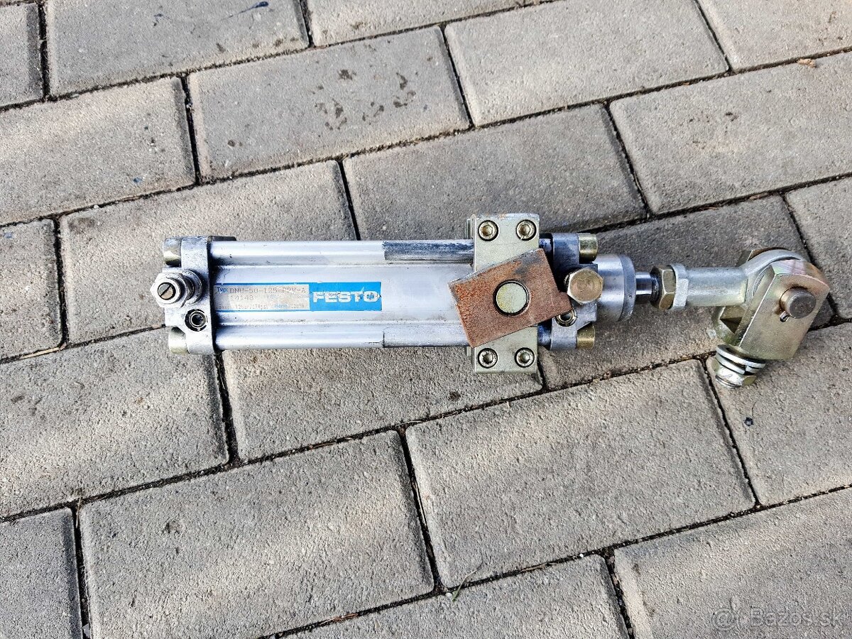 Vzduchovy piest Festo výsuv 12,5 cm