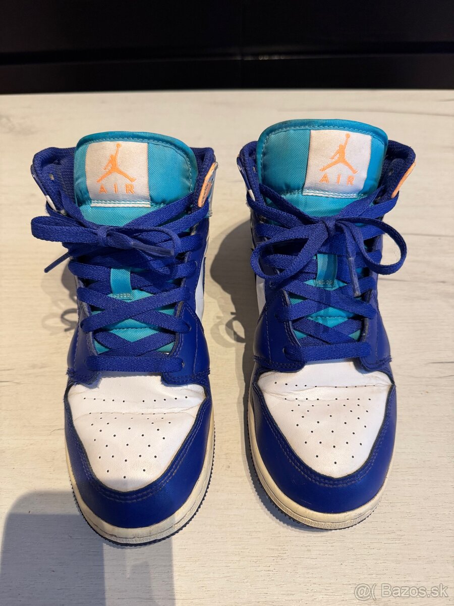 Jordan 1 Mid “Geometric Pint”