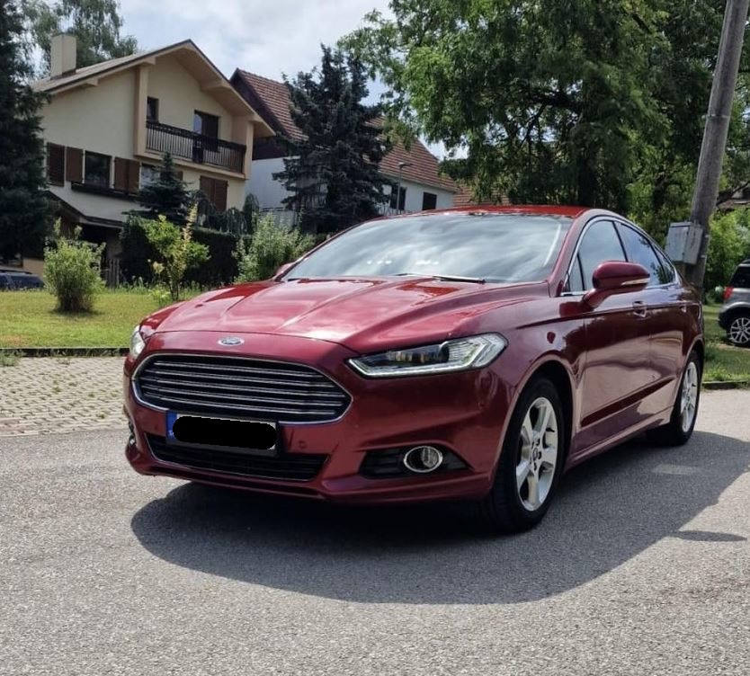 Ford Mondeo Liftback 2.0 110kw Cervená